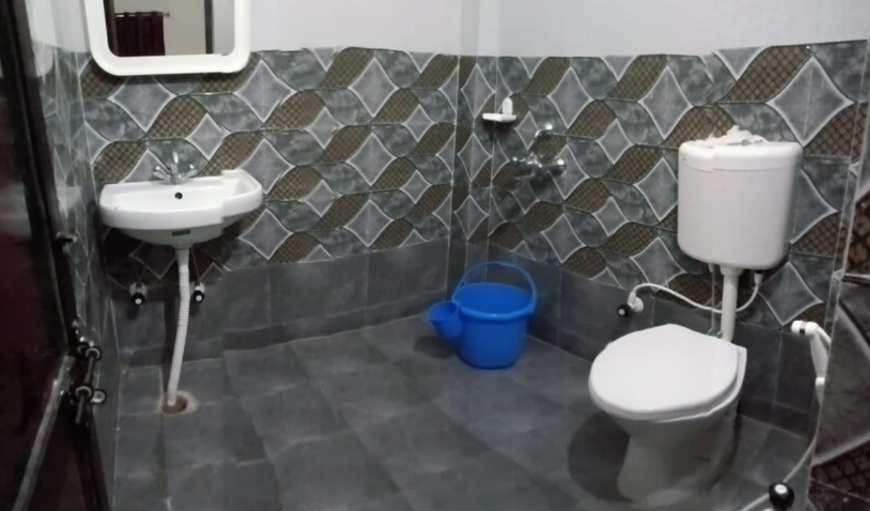 Amit Hotel Deluxe Room 8