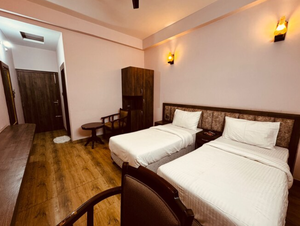 Amit Hotel Deluxe Room 4