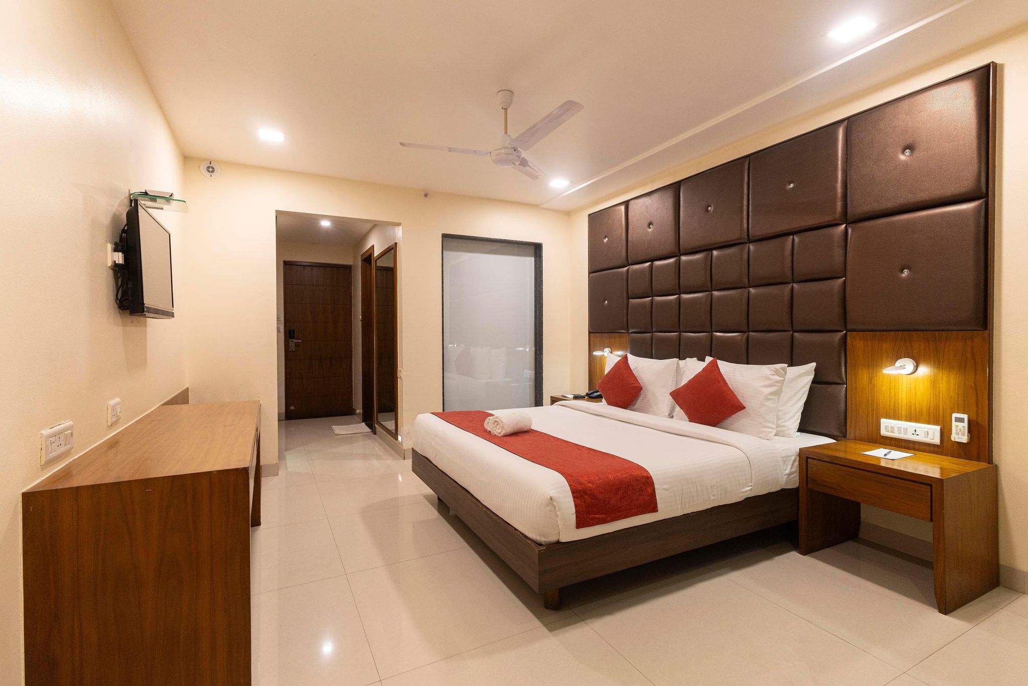 Basic Room, 1 Queen Bed