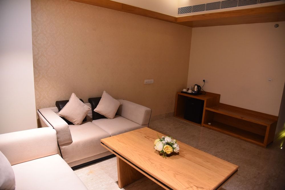 THE NARAYANAM Royal Suite 10