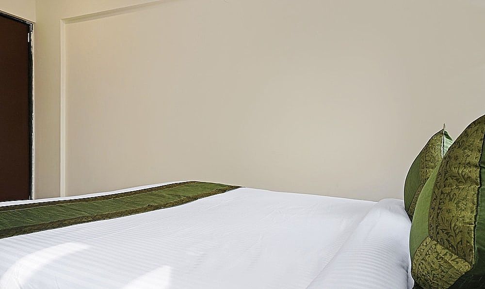 Treebo Lotus Baner Deluxe Double Room 19