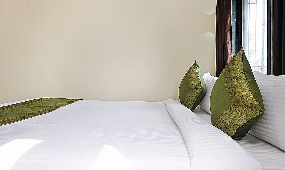 Treebo Lotus Baner Deluxe Double Room 17