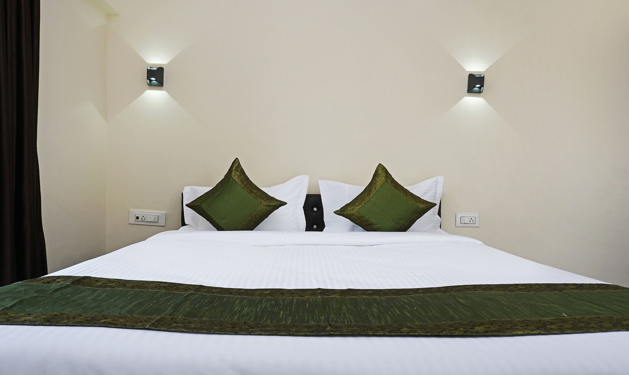 Treebo Lotus Baner Deluxe Double Room 15