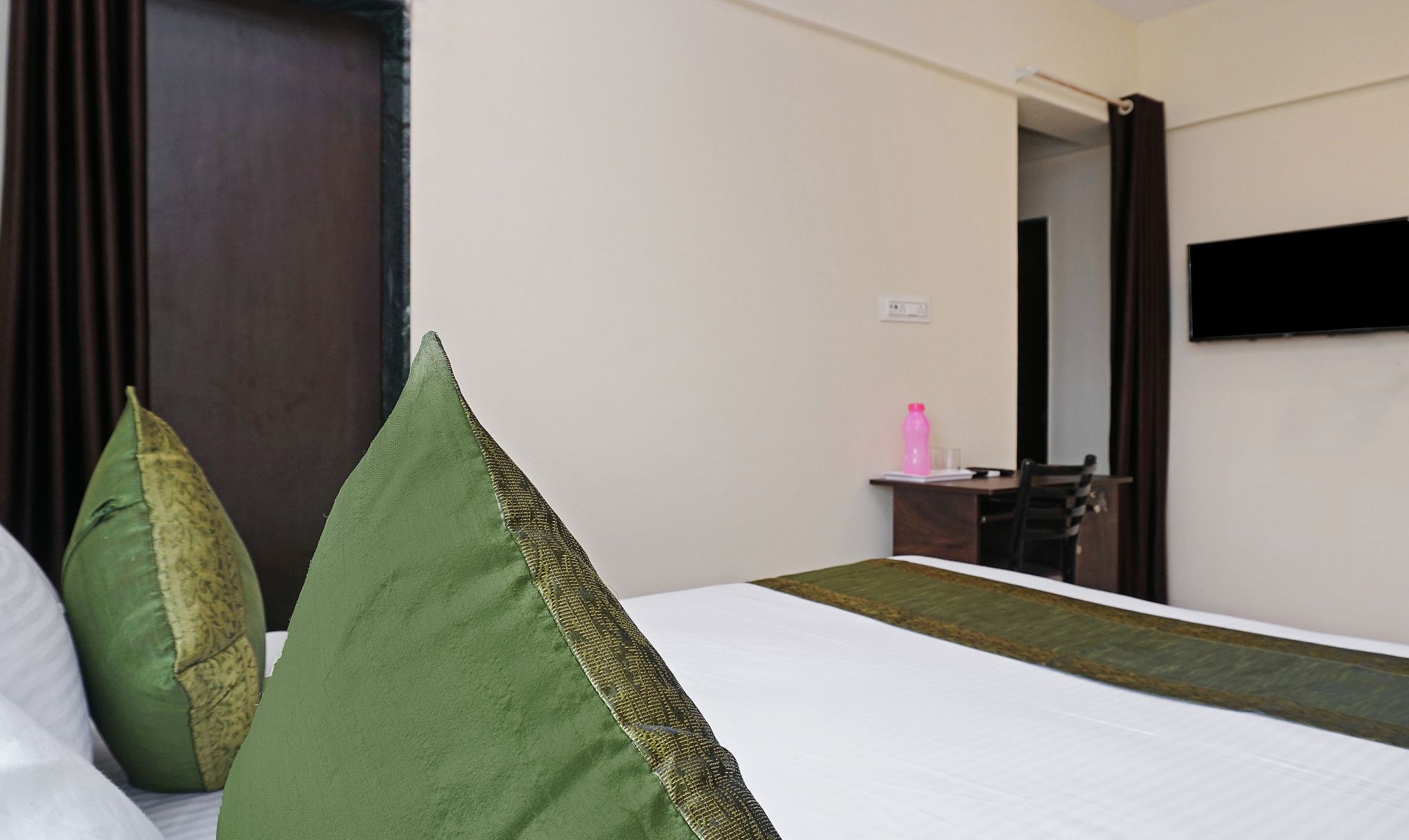 Treebo Lotus Baner Deluxe Double Room 11