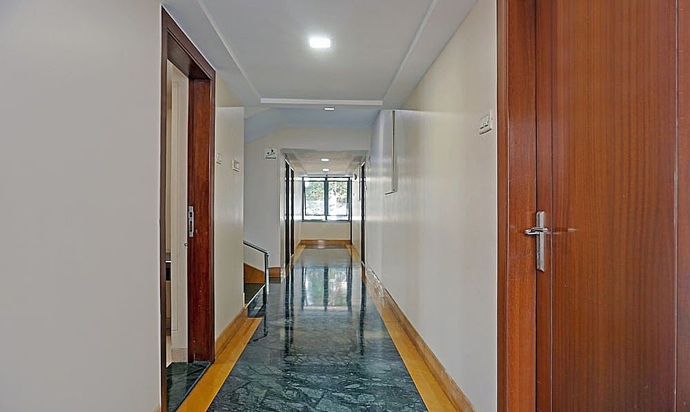 Side Image 2