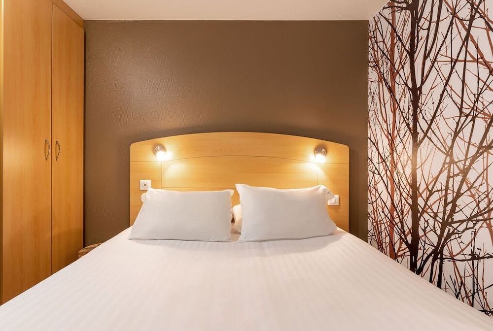 Sure Hotel by Best Western Plaisir Comfort Room, 1 King Bed, Non Smoking 2