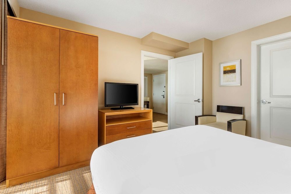 1 BEDROOM OCEAN FRONT STE HEARING/ROLL N SHWR