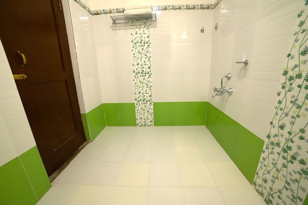 Premier Pahalgam Deluxe Double Room 4