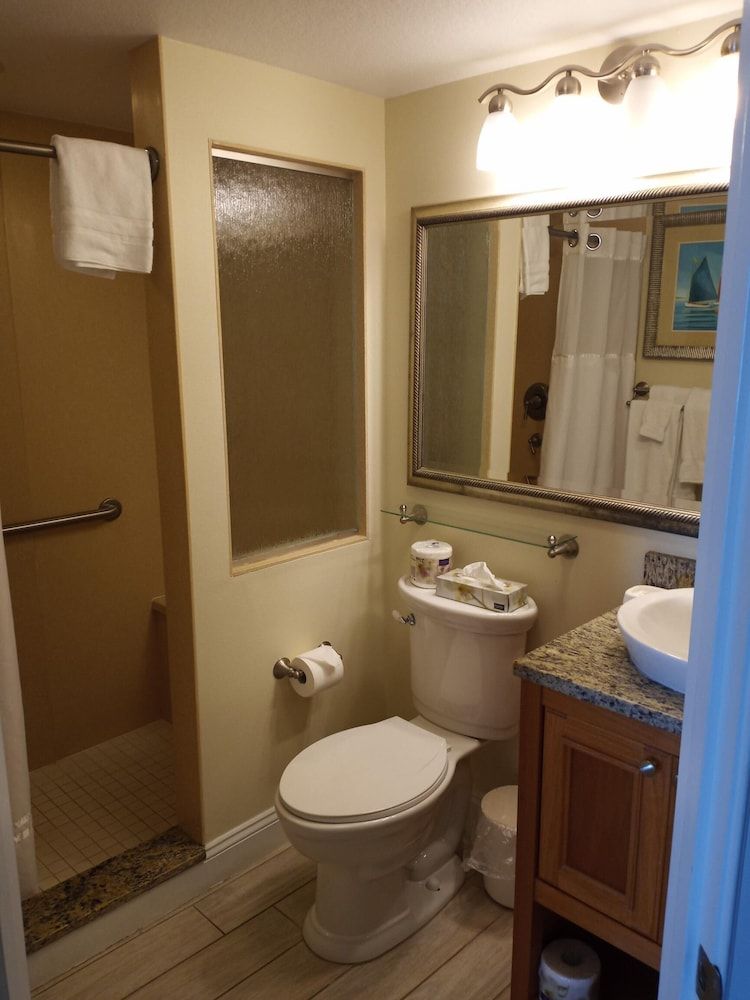 Ocean Club on Smuggler's Beach Deluxe Studio, Oceanfront, 1 Bedroom 3