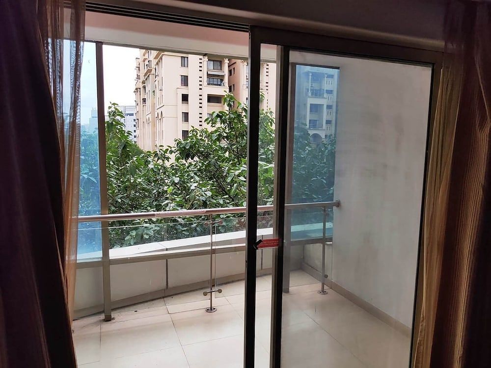 Royal Orchid Golden Suites Pune Deluxe Suite 25