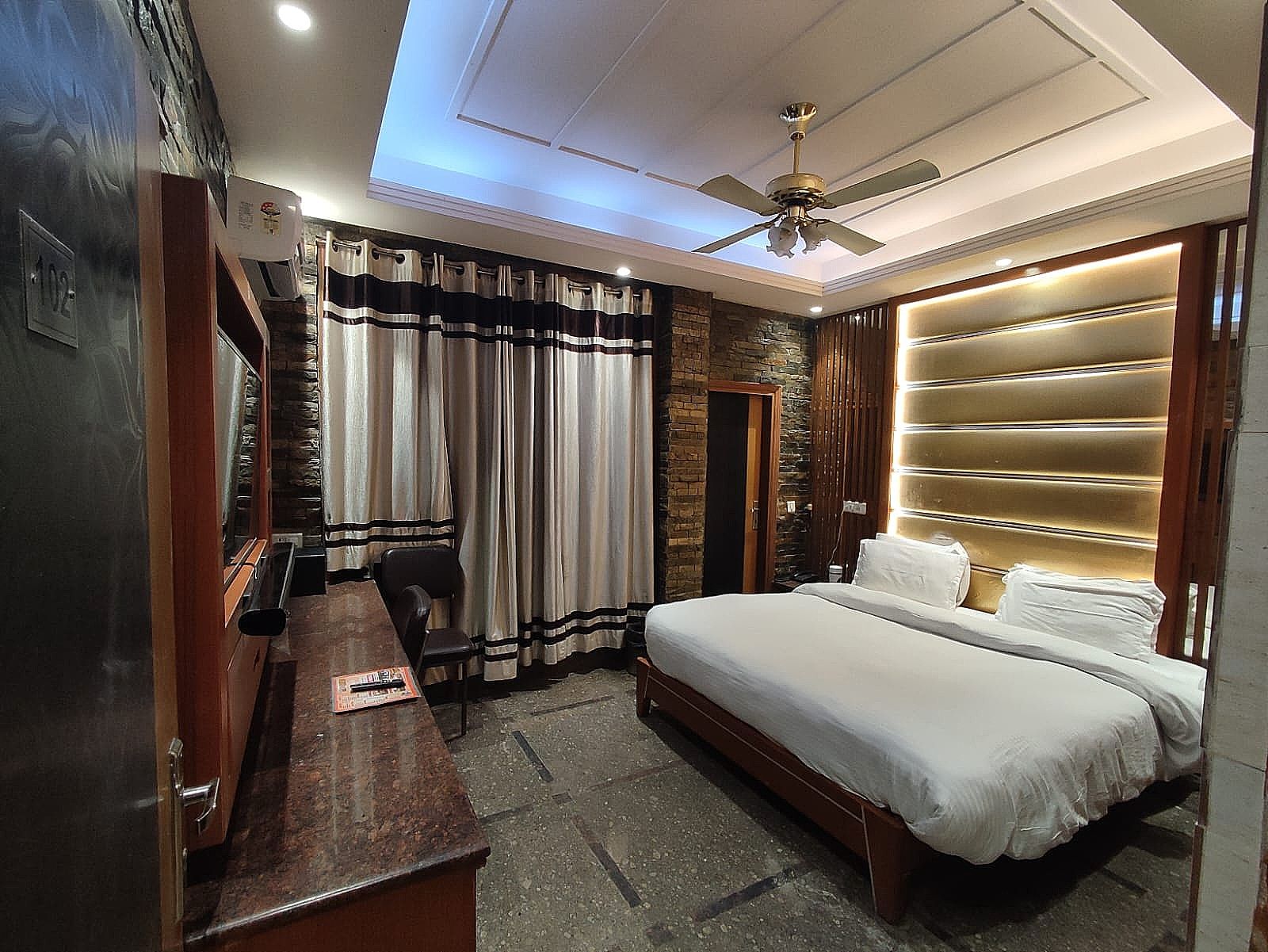 Stay@203 Deluxe Room With Free WiFI