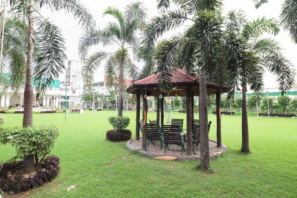 undefined OYO 60162 City Club & Hotels 6