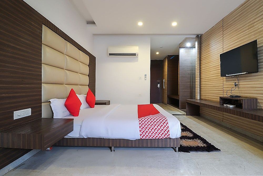 undefined OYO 60162 City Club & Hotels 9