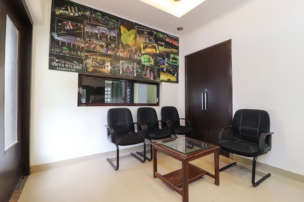 undefined OYO 60162 City Club & Hotels 7