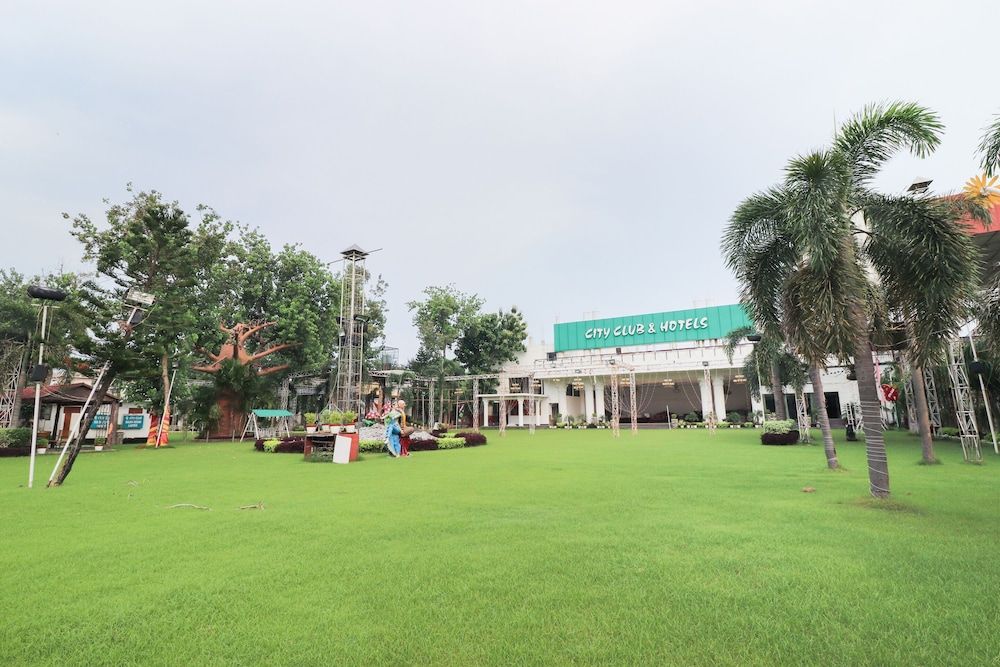 undefined OYO 60162 City Club & Hotels 4