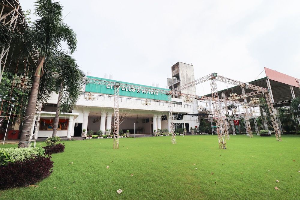 undefined OYO 60162 City Club & Hotels 3