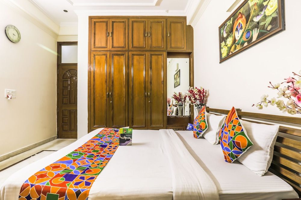 undefined FabHotel Silver Inn 8