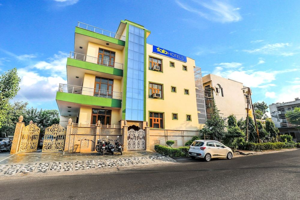 undefined FabHotel Silver Inn 2