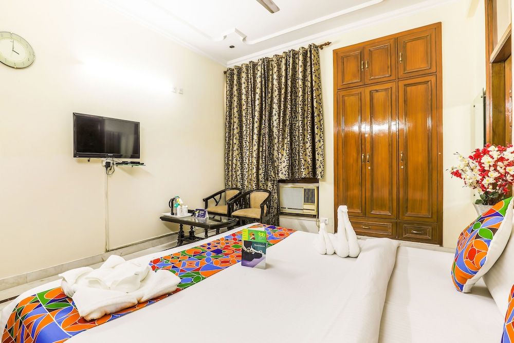 undefined FabHotel Silver Inn 4