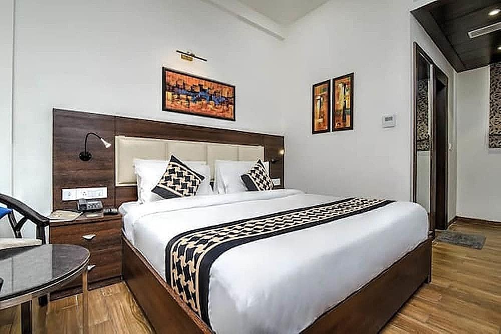 JB Skyhilton Inn Standard Room 9