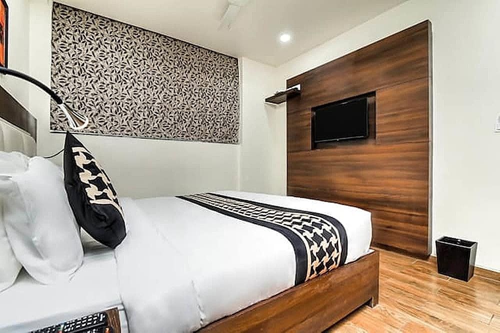 JB Skyhilton Inn Standard Room 8