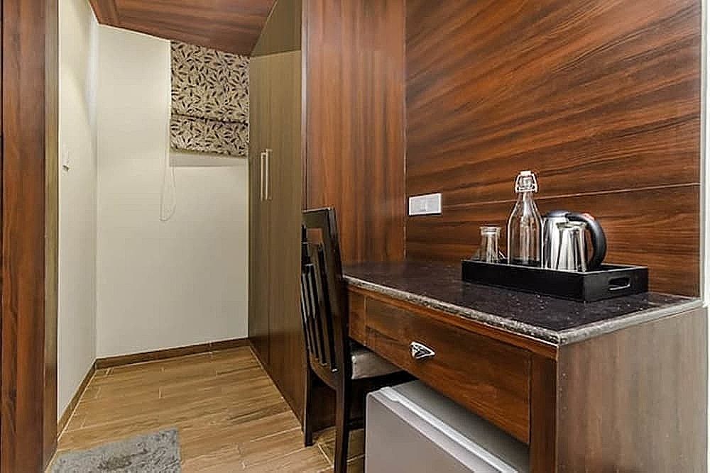 JB Skyhilton Inn Standard Room 28