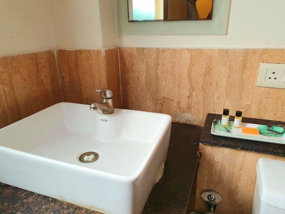 Merriment Hotel Sec 31 Executive Double Room, 1 Double Bed 5