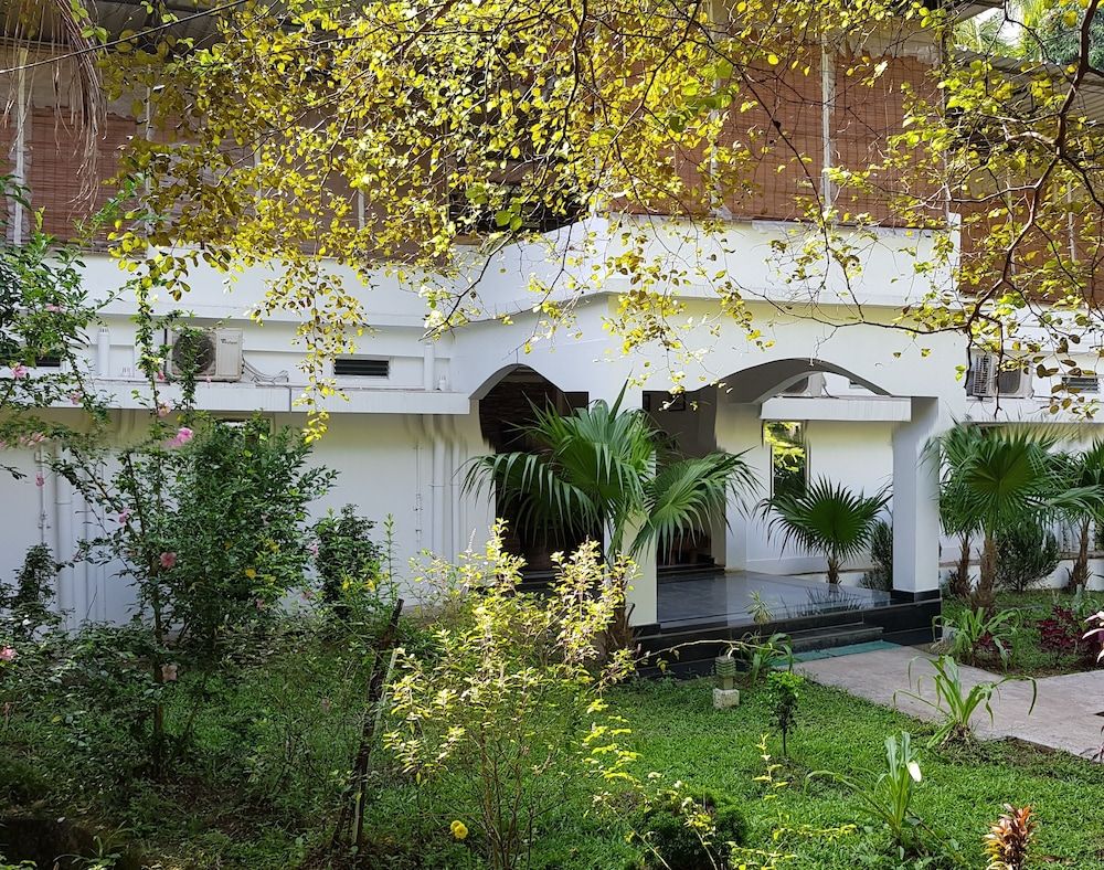 undefined De Meadows Resort