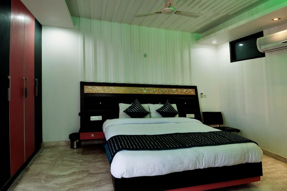 OYO 380 Hotel Atithee Residency Standard Double or Twin Room, 1 Double Bed, Private Bathroom 13
