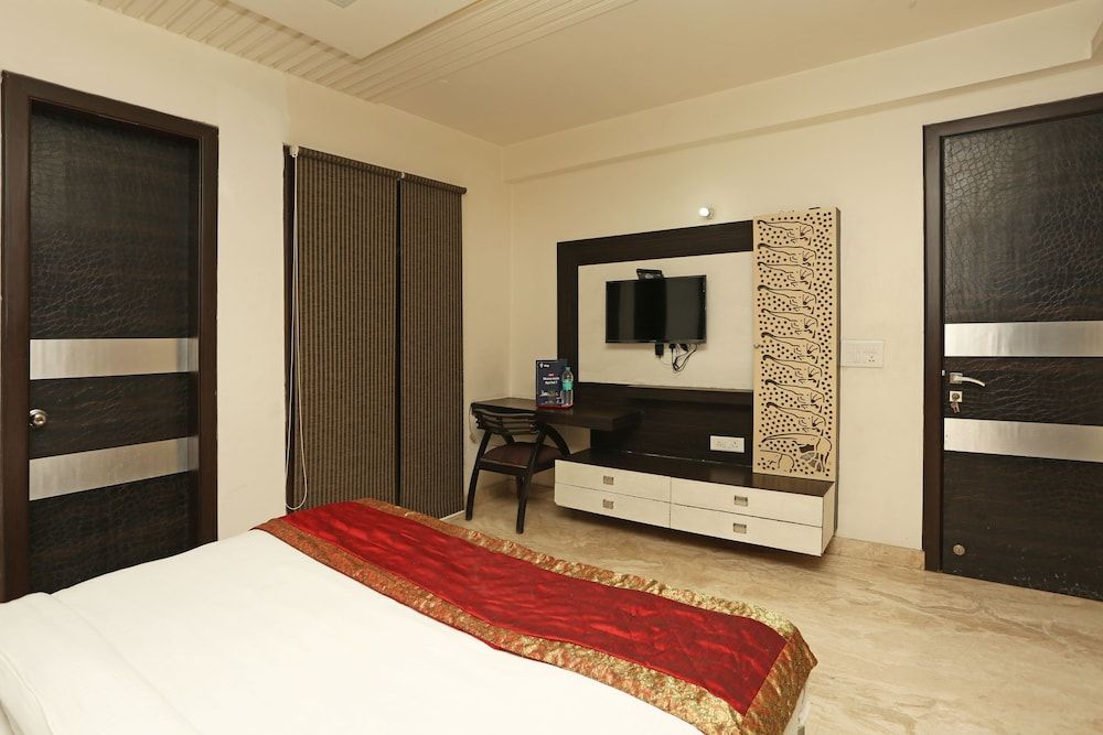 OYO 380 Hotel Atithee Residency Standard Double or Twin Room, 1 Double Bed, Private Bathroom 4