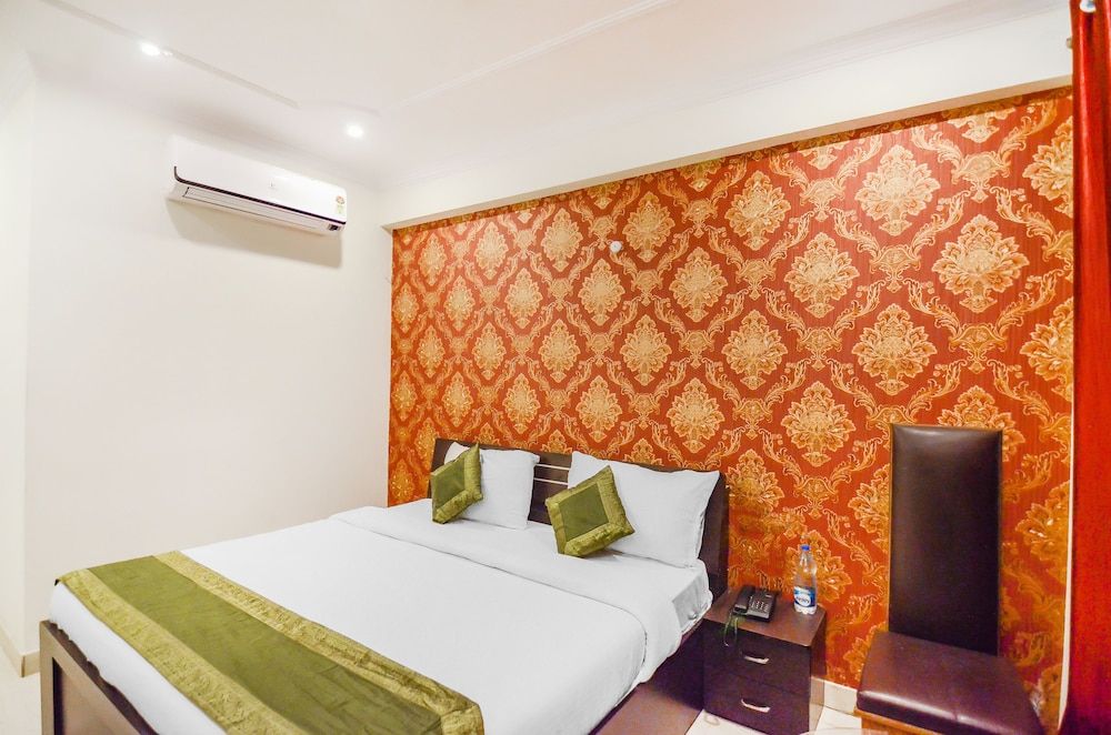 Treebo Graphixo Inn Standard Room 3