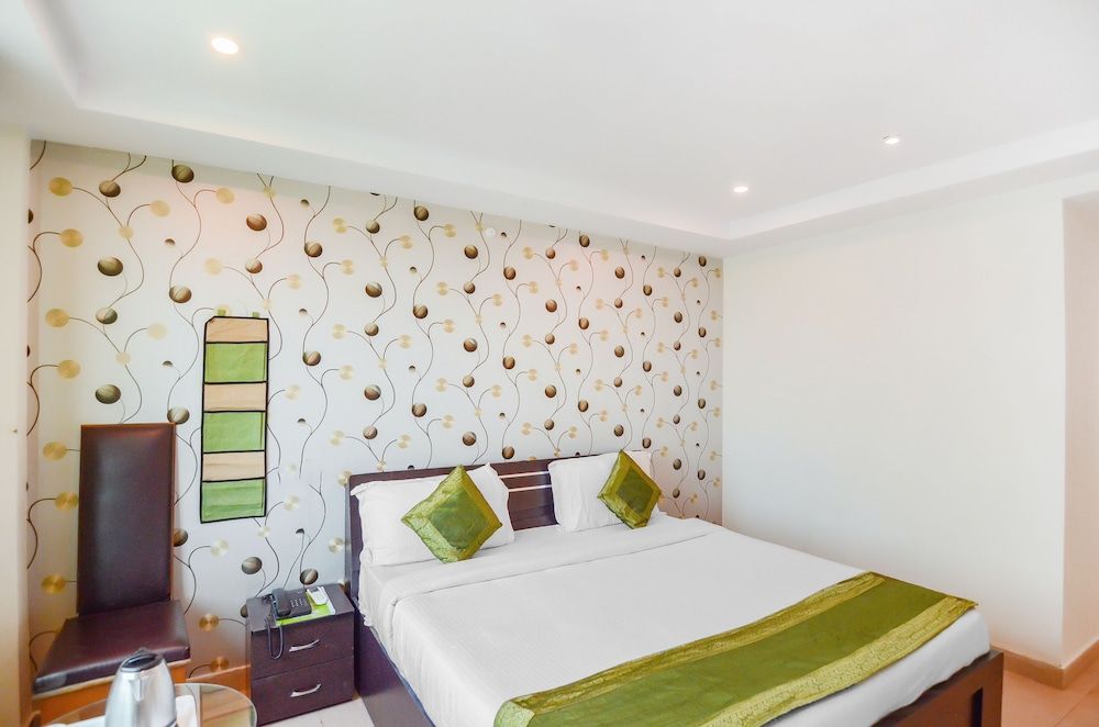 Treebo Graphixo Inn Standard Room 6