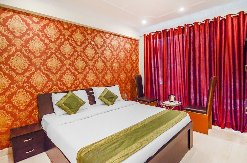 Treebo Graphixo Inn Standard Room 13