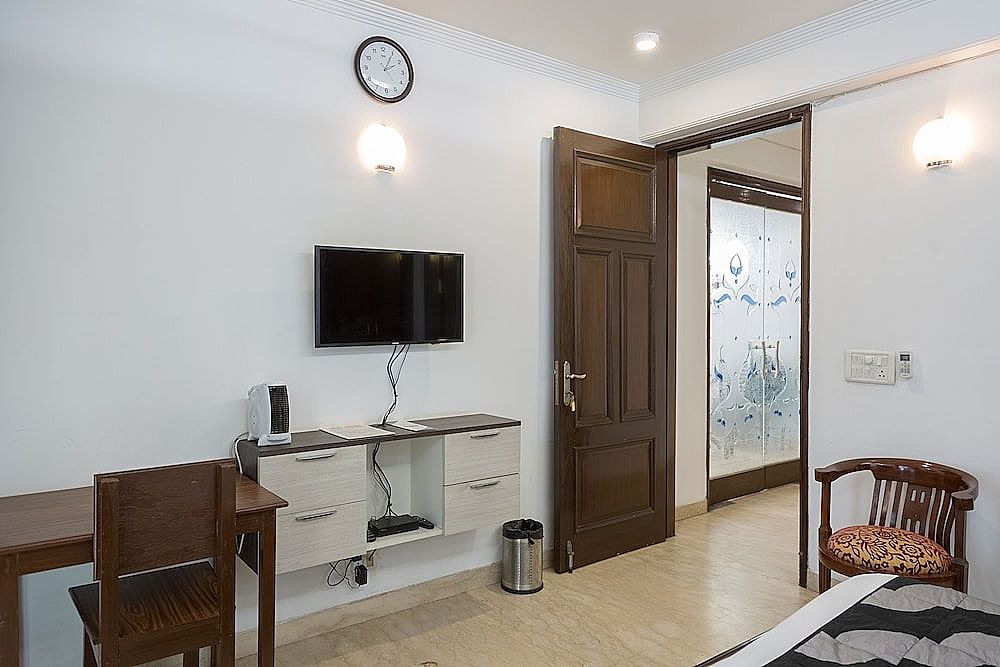 Under My Roof - Classic Classic Room 12