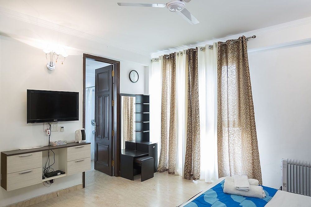 Under My Roof - Classic Classic Room 13