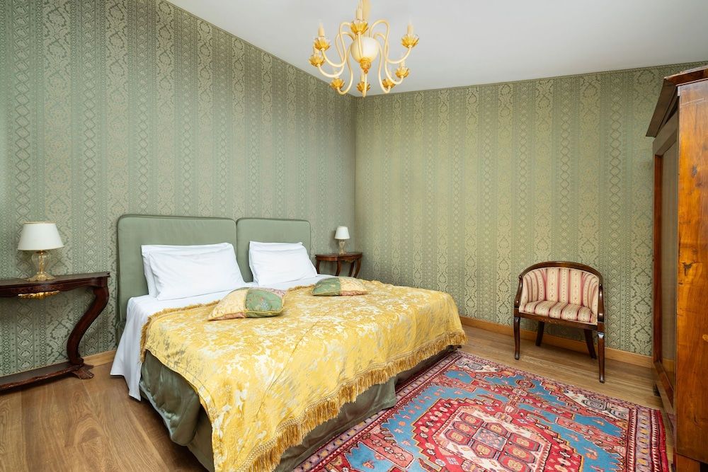 Relais Alberti Family Quadruple Room 5
