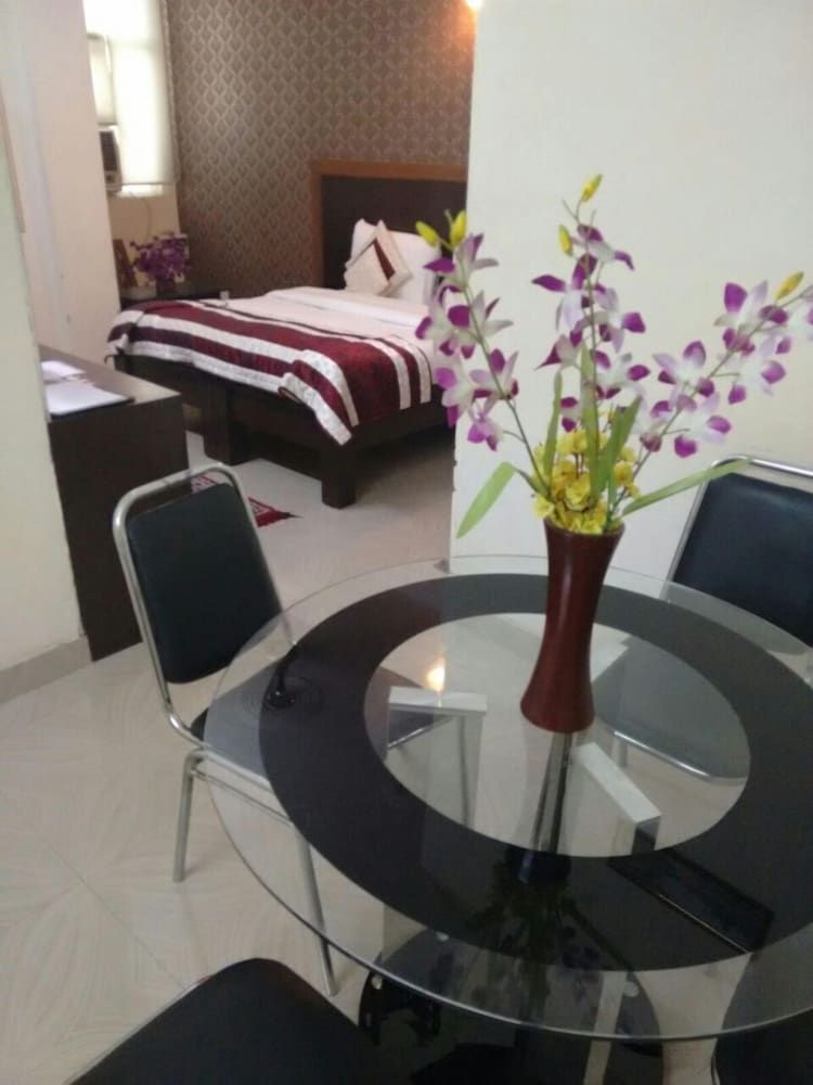 OYO Flagship Hotel Green View Palace Near ISKCON Temple Noida Super Deluxe Room 6