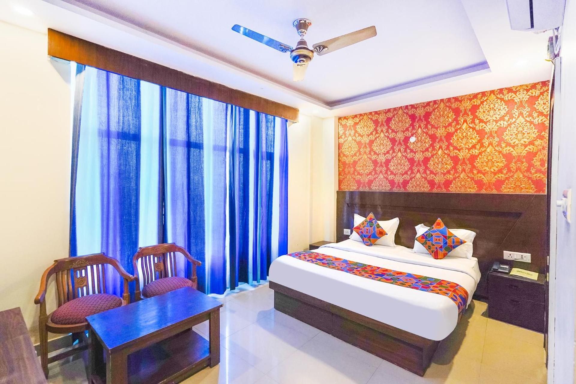 OYO Flagship Hotel Green View Palace Near ISKCON Temple Noida Deluxe Room 11