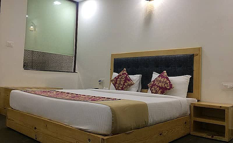 Baga Hideout Resort Deluxe Room 4