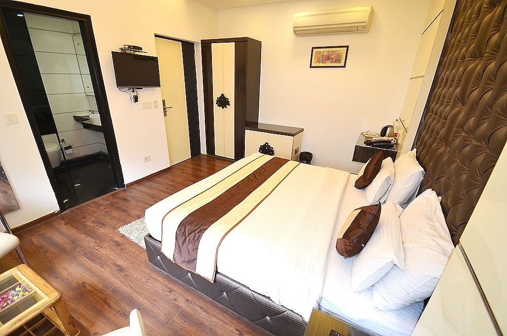 Hotel Metro View Deluxe Room 3