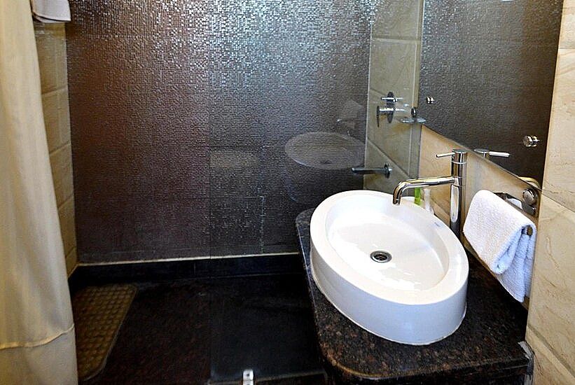 Hotel Metro View Deluxe Room 8