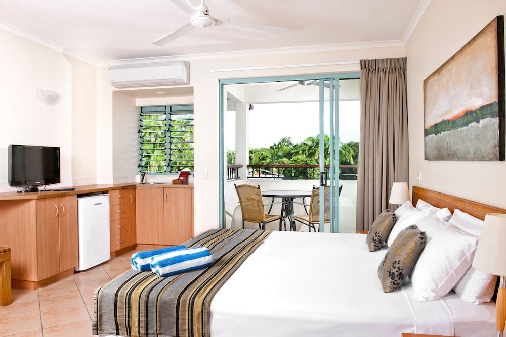 Mantra In The Village Room, 1 Queen Bed 2