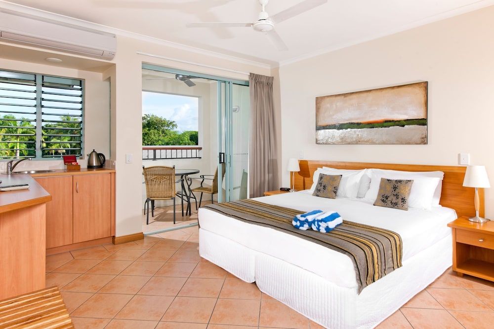 Mantra In The Village Room, 1 Queen Bed