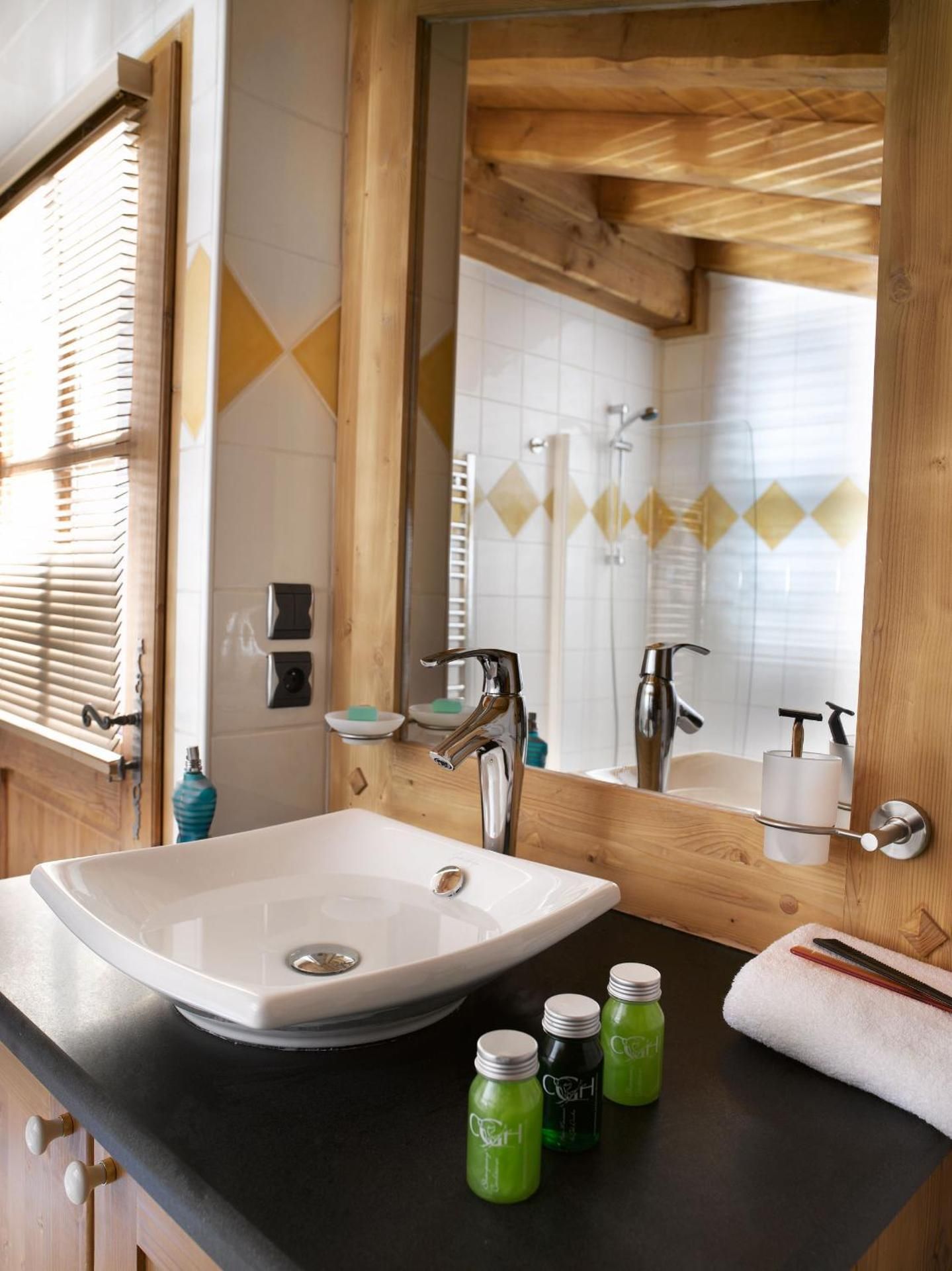 Three-Bedroom Apartment (8 Adults) with Spa Access