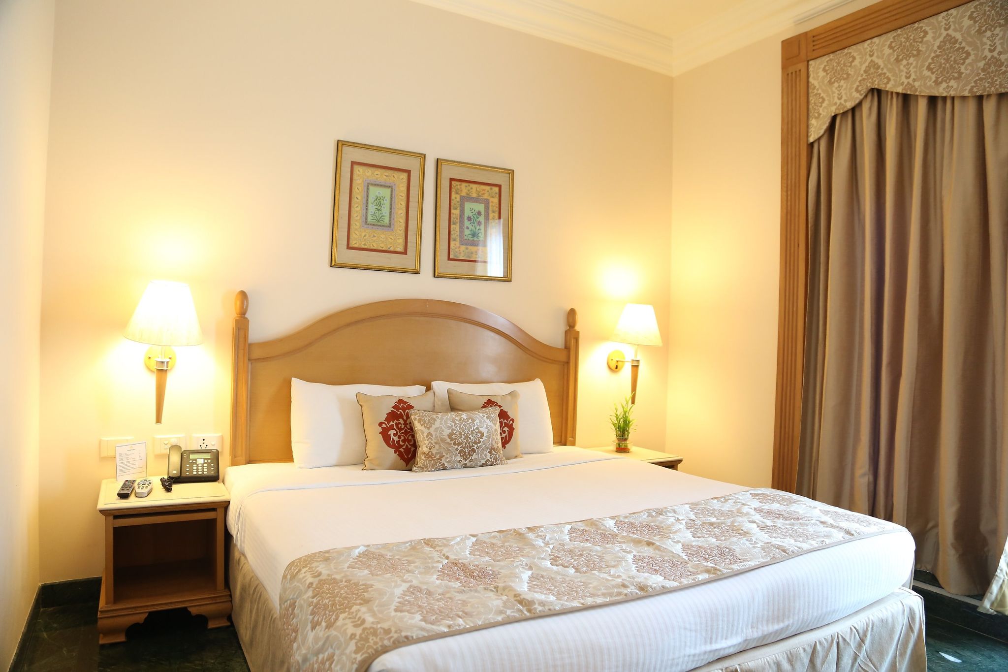 Savoy Suites Noida Suite Room- Twin Bed