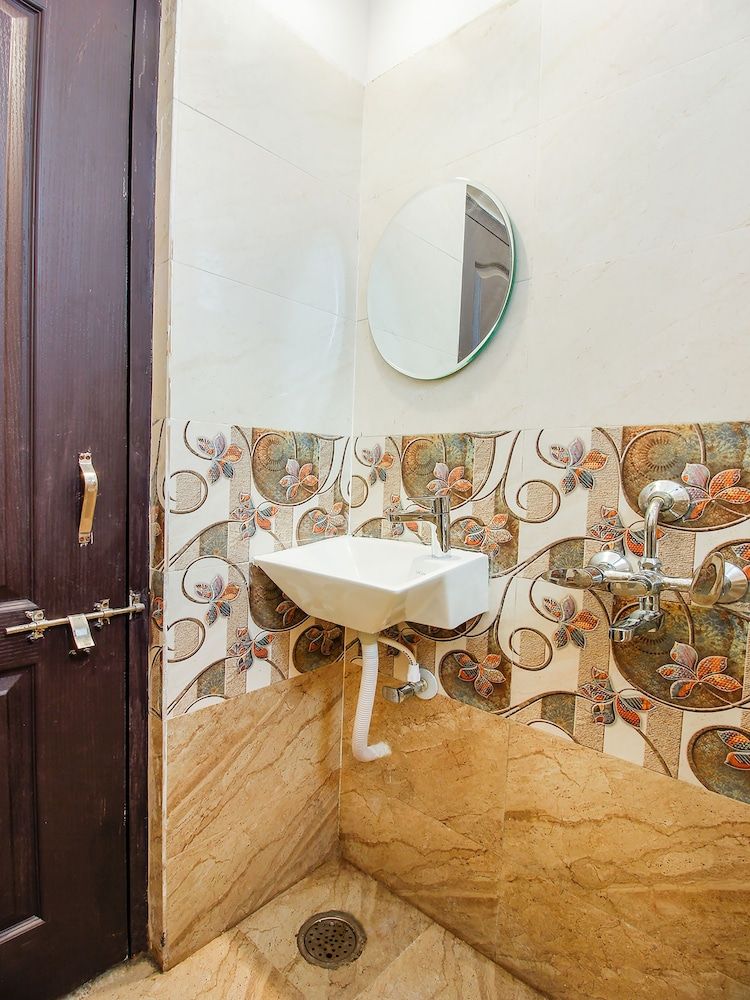 OYO 36267 Aaditya Grand Double or Twin Room 18