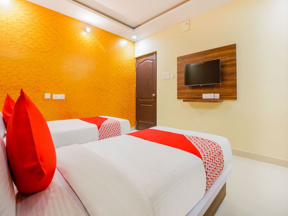 OYO 36267 Aaditya Grand Double or Twin Room 12