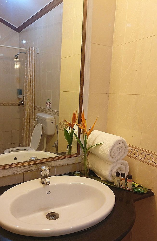 Bathroom sink