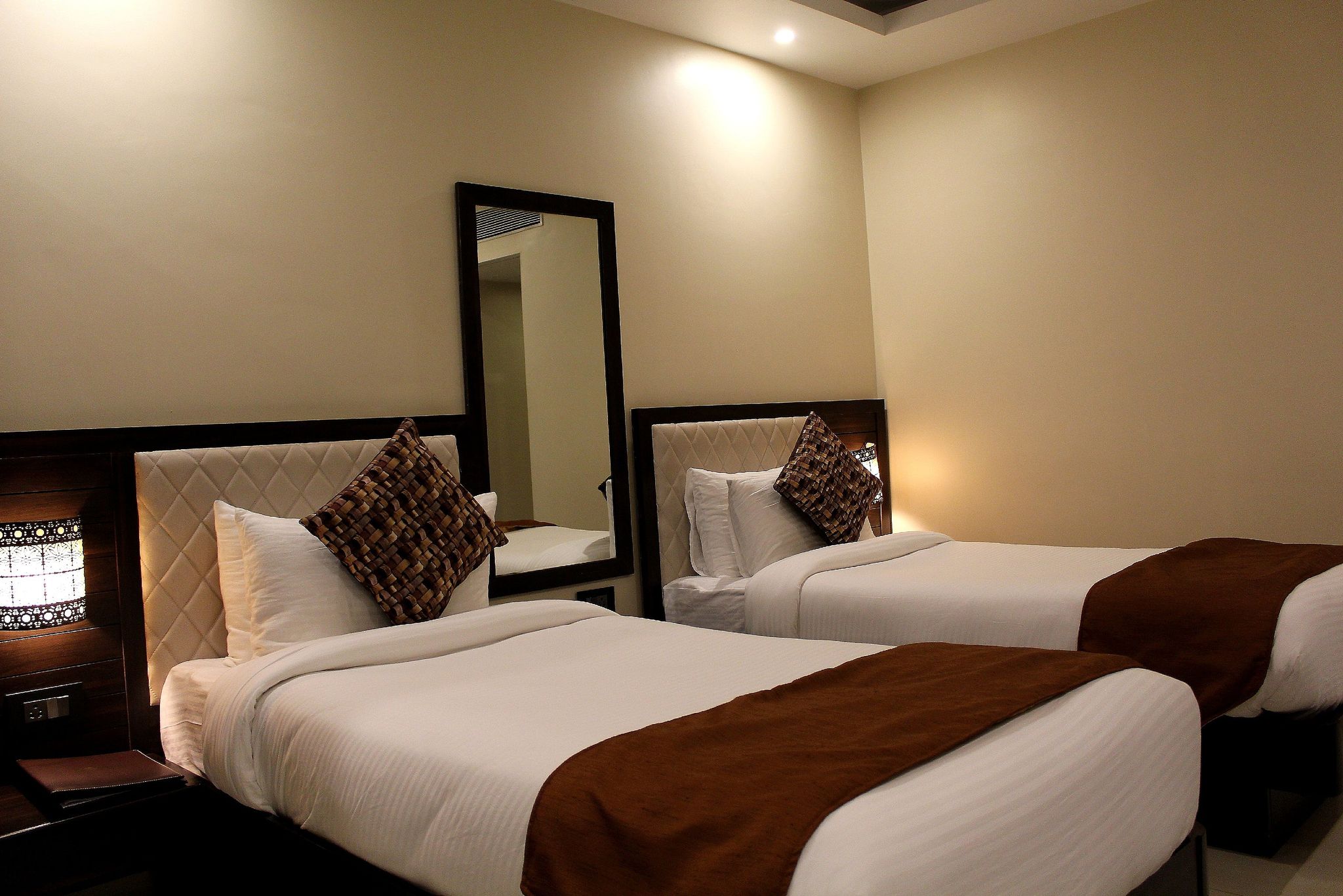 Hotel Golden Plateau Premium Twin Room 9