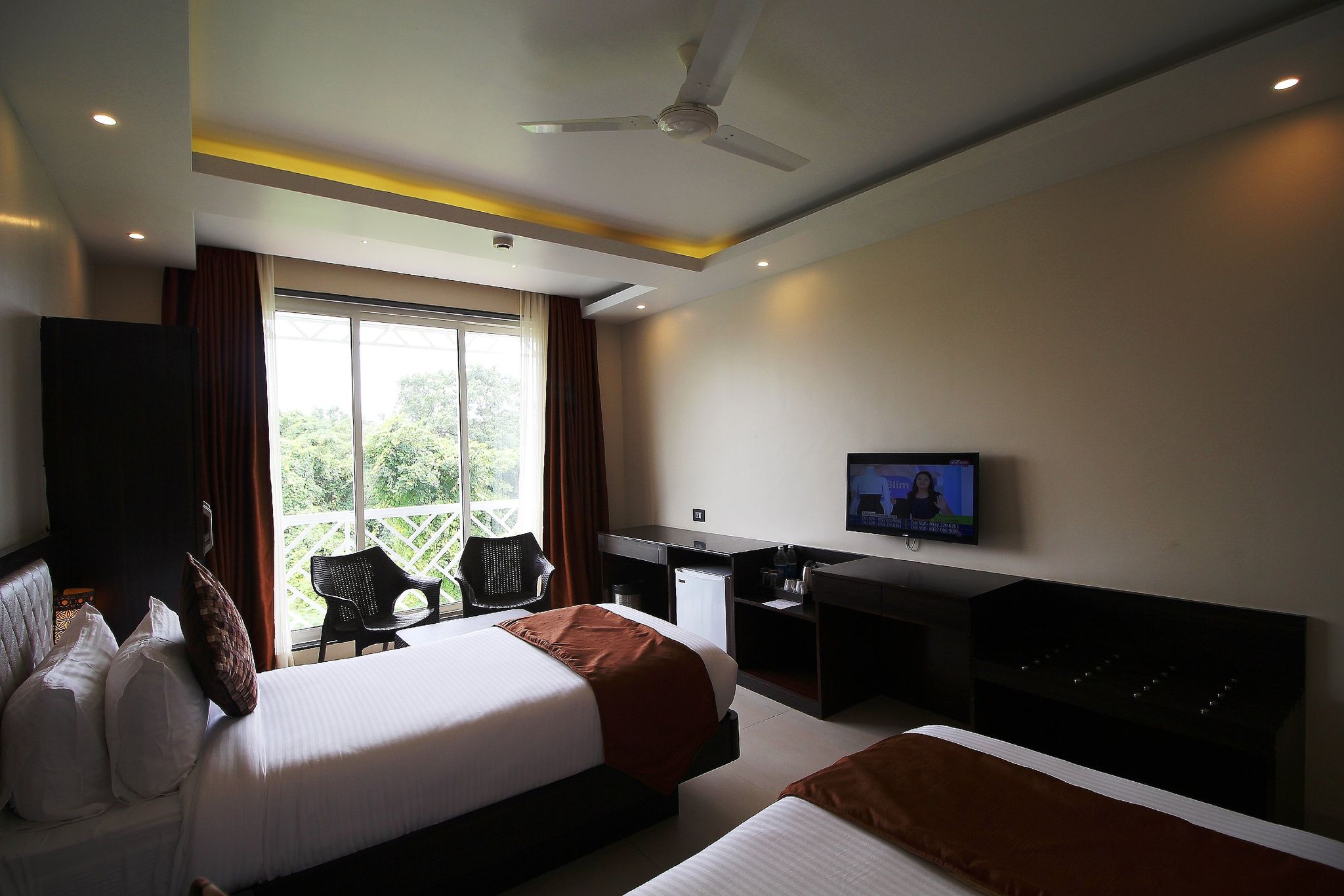 Hotel Golden Plateau Premium Twin Room 8